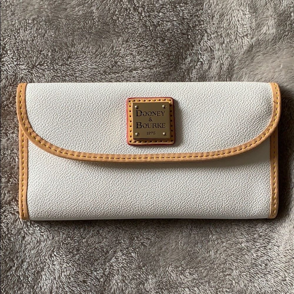 Dooney & Bourke wallet
